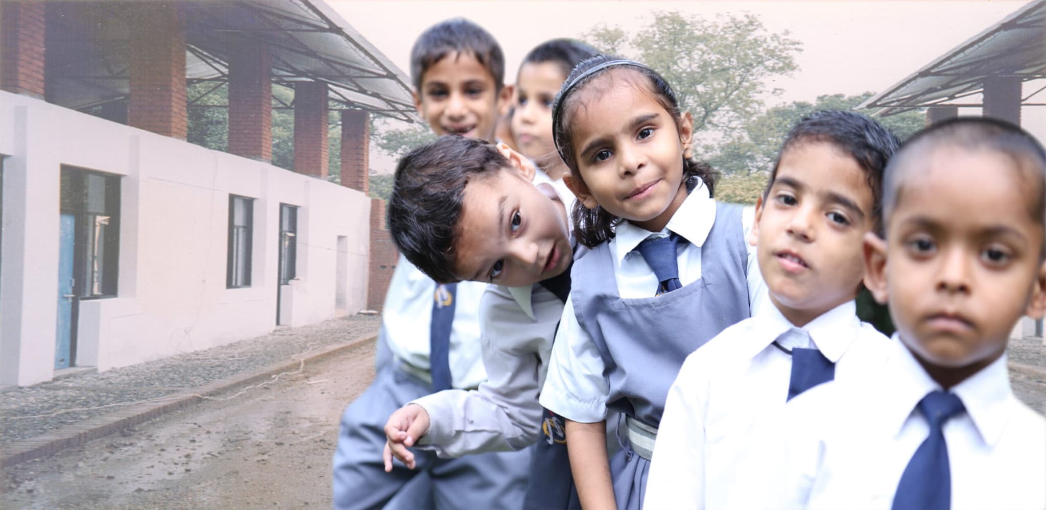 Children with UNICEF backpacks